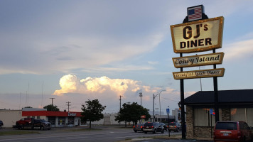 Gj’s Diner outside