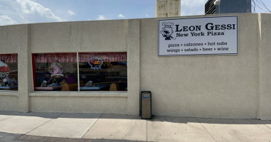 Leon Gessi New York Pizza food