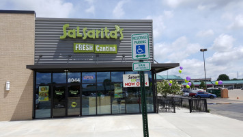 Salsarita's Fresh Mexican Grill outside