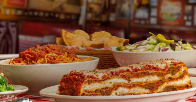 Buca Di Beppo Italian food