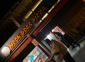 Moondog's Pizza Dinner outside