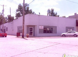 Fat Boy's Saloon Grill outside