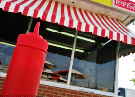 Zack's Hamburgers outside