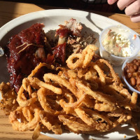 Tastebuds Smokehouse Spirits food