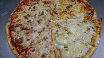 Elkader Pizzeria food