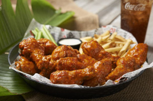 Hurricane Grill Wings-manorville food