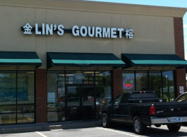 Lin's Gourmet inside