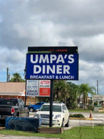 Umpa's Diner outside