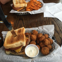 Savage's Ale House food