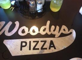 Woody's Pizza food