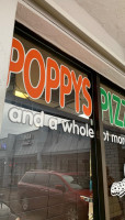 Poppy's Pizza outside