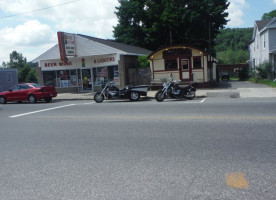 Day Night Diner outside