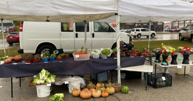 Summer Market On Military outside