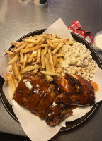 Phil's Bbq food