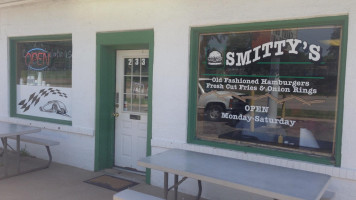 Smitty's Carry Out outside