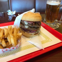 Famous Burgers Brew food