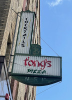 Fong's Pizza food