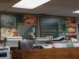 Summit Towne Deli inside