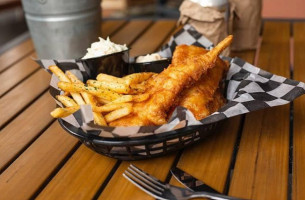 Rusty Bucket And Tavern food