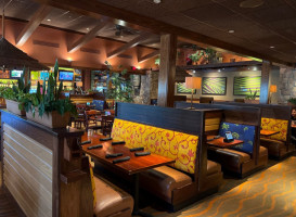 Bahama Breeze inside