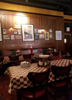 Giordano's inside