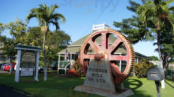 Maui Grown Coffee Company outside