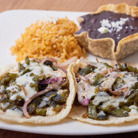 Los Arroyos Mexican Restaurant And Bar food