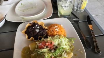 Los Arroyos Mexican Restaurant And Bar food