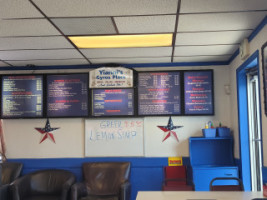 Yianni's Gyros Place inside