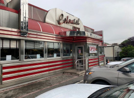 Colonial Diner outside