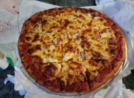 Capri's Pizza food