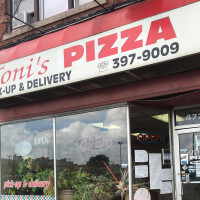 Toni's Pizza outside