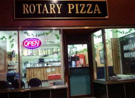 Rotary Pizza Grille food