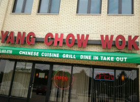 Yang Chow Wok outside