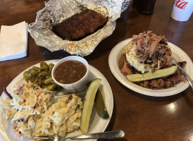 Lonnie Q's Bbq inside