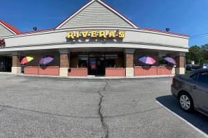 Rivera's Tex-mex outside