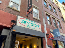 Ernesto's Pizza inside