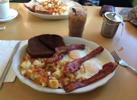 Snoopy's Diner food