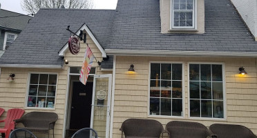 Village Creamery Sweetshop outside