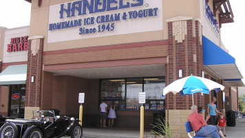 Handel’s Homemade Ice Cream outside