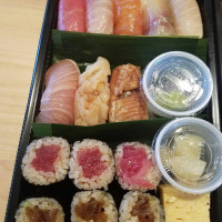 Sushi Yoshizumi food