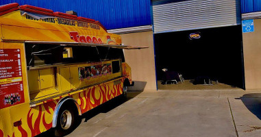 Tacos El Poly outside