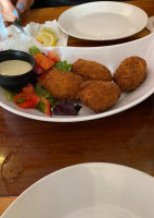Crackers Island Grille food