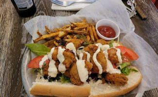 Crackers Island Grille food