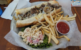 Crackers Island Grille food