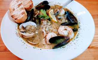 Crackers Island Grille food