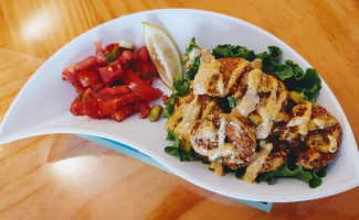 Crackers Island Grille food