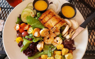 Crackers Island Grille food