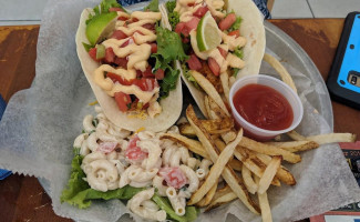 Crackers Island Grille food