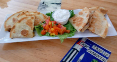 Crackers Island Grille food